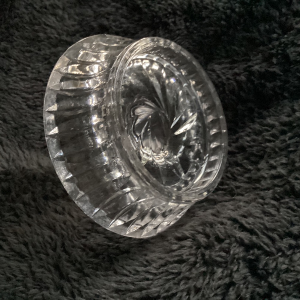 CLEAR CRYSTAL GLASS ROUND BEVELLED RING HOLDER - Picture 4 of 7